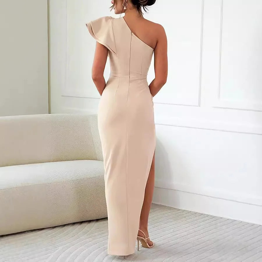 Robe longue une épaule à volants