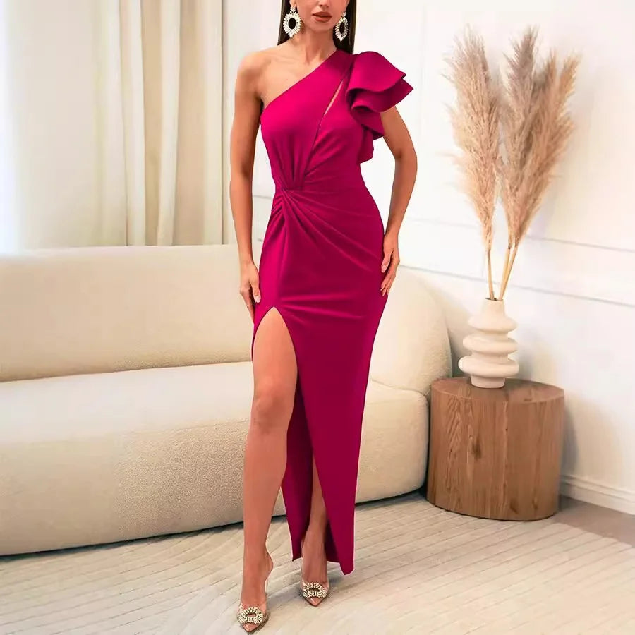 Robe longue une épaule à volants