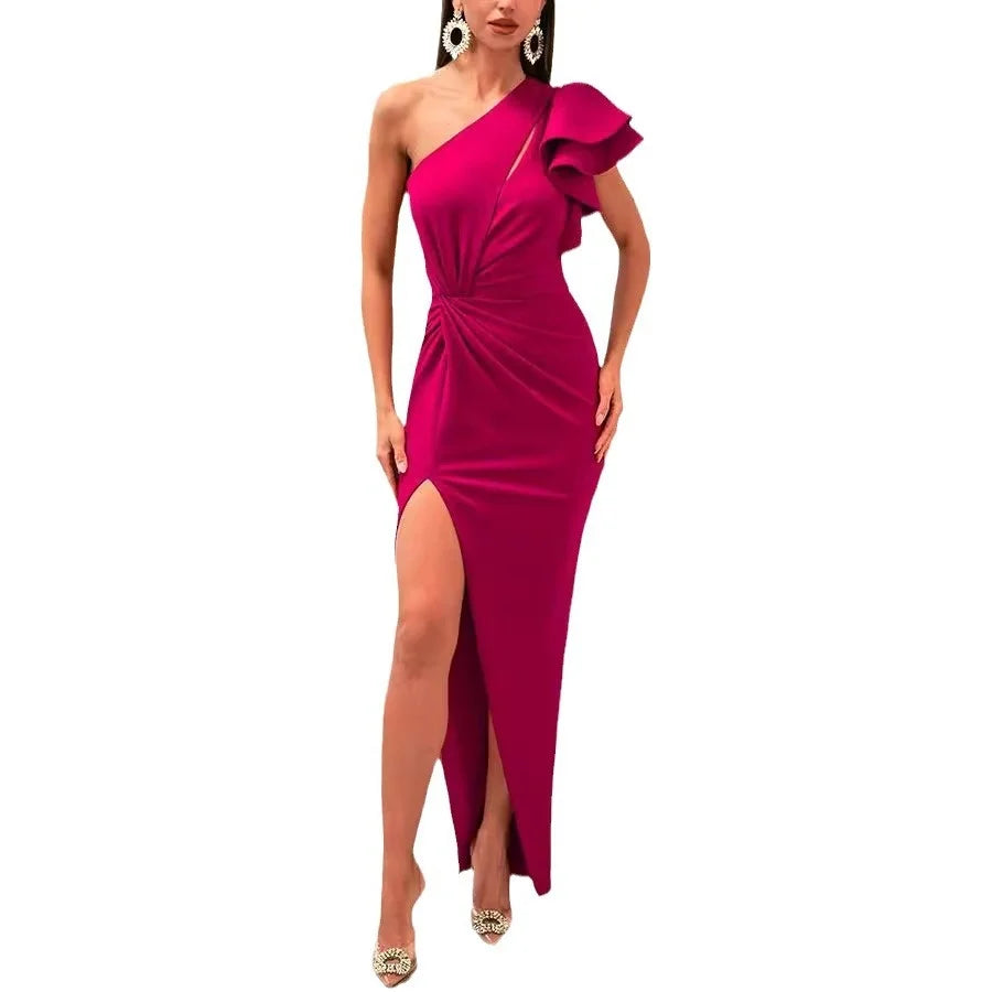Robe longue une épaule à volants