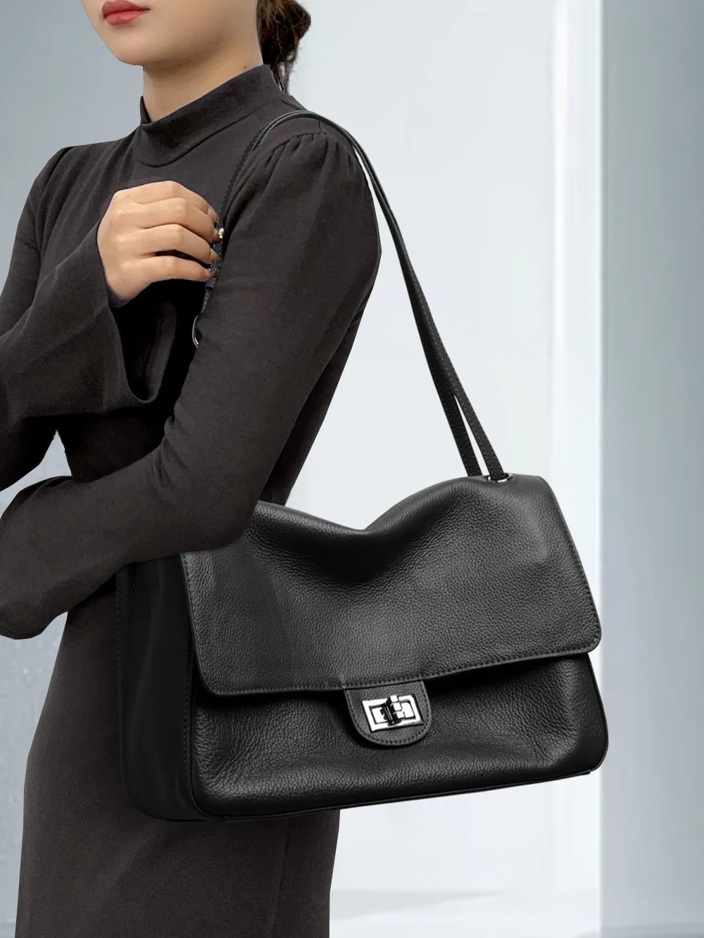 2026 Women's Top Layer Cowhide Armpit Bag Single Shoulder Crossbody Handbag for Commuting Fashionable Cover Bag