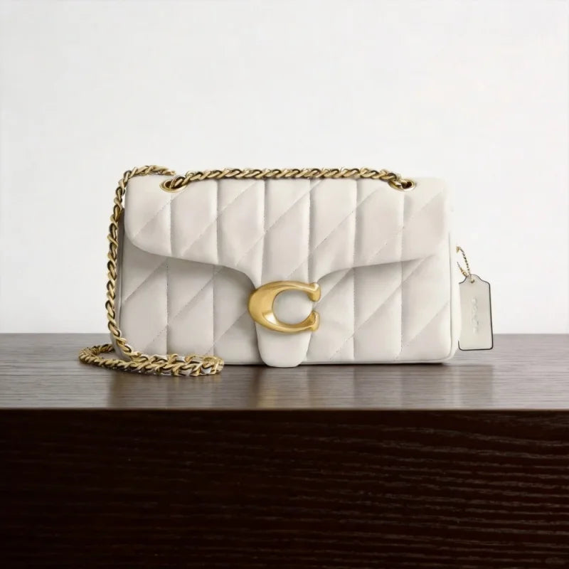 The 2026 Model High-end Chain Shoulder Bag Features a Diamond-pattern Design, Which is Both Fashionable And Versatile.