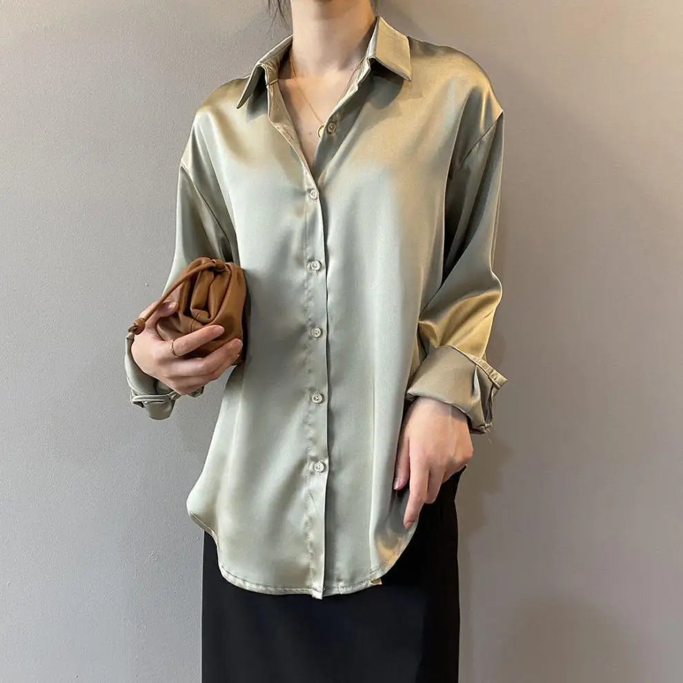 A white shirt for women's autumn and winter, with a unique design sense, is a versatile, retro, Hong Kong-style, elegant, long-s