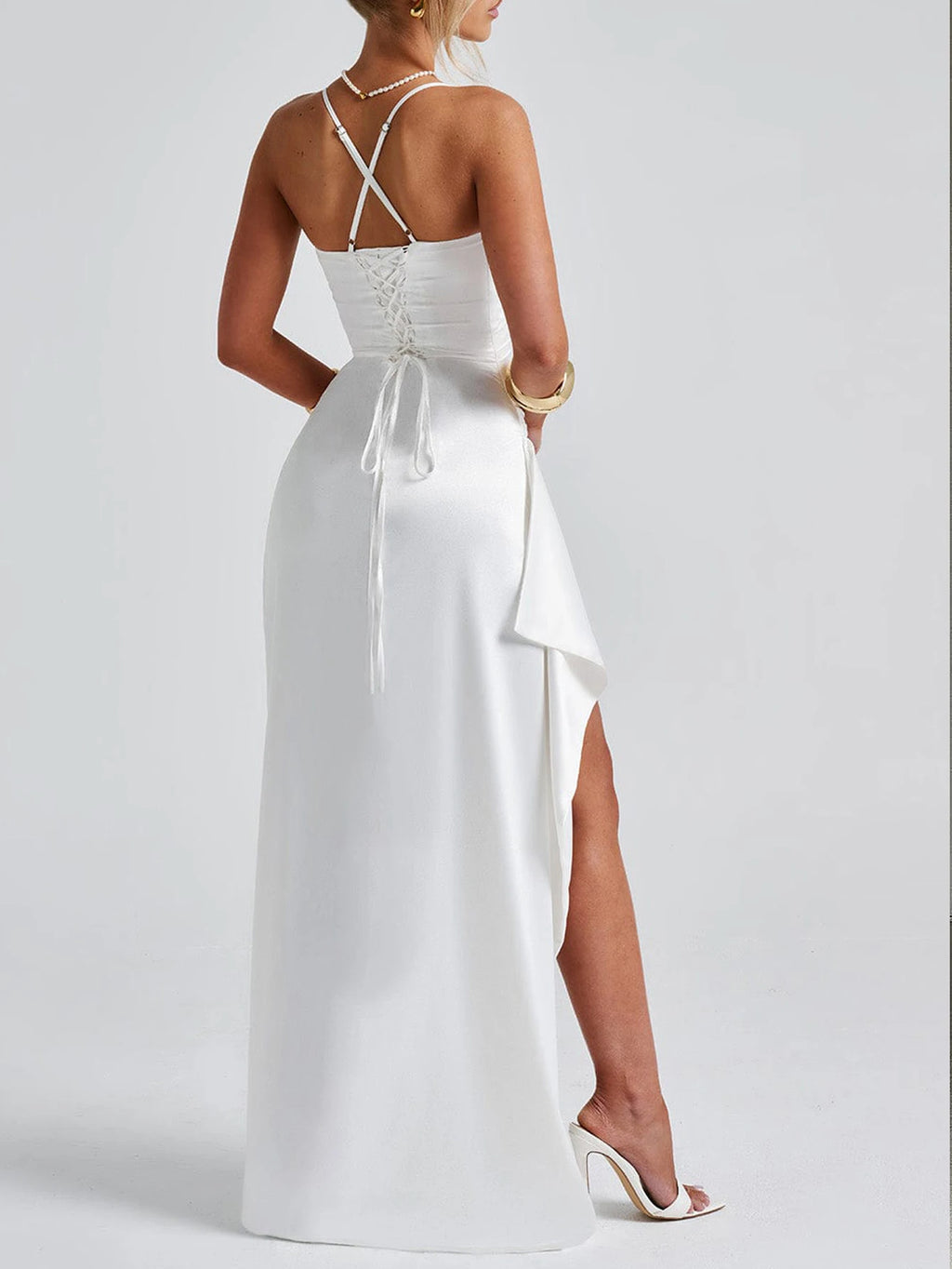 Robe fendue à bretelle